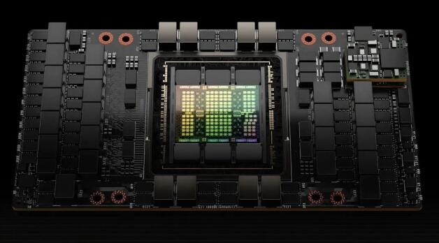 英伟达称仍被许可在中国开发 H100 芯片，限制出售不等同于断供